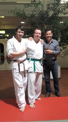 Uke Simon, Tim und Prüfer Meister Hubert.